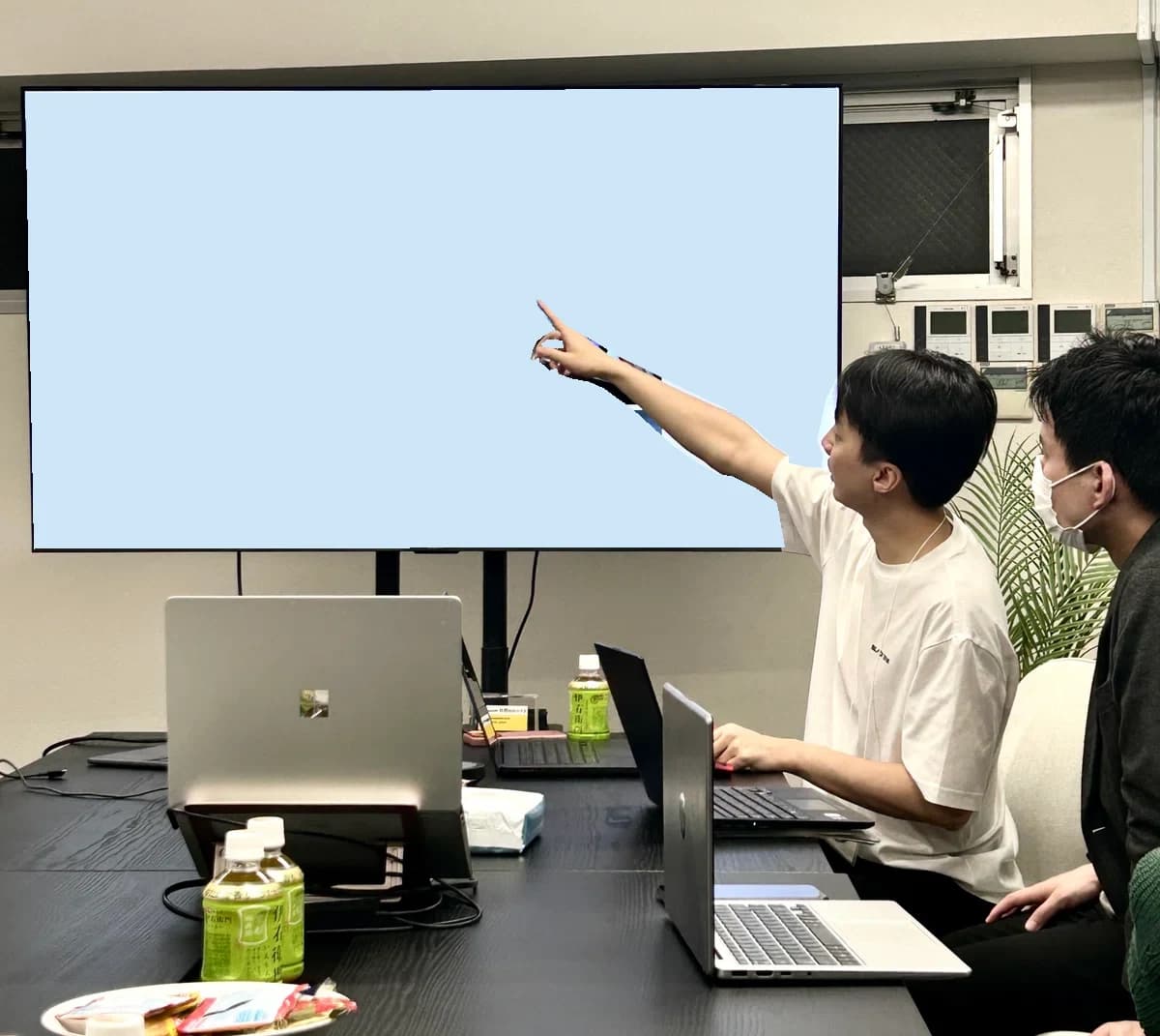 AI勉強会に参加するメンバー